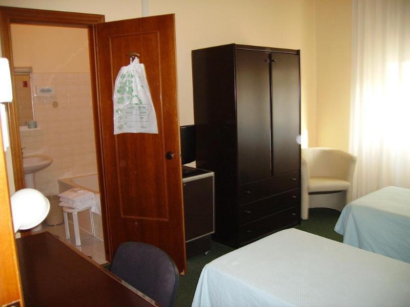 Giappone Inn Parking Hotel Livorno Kültér fotó