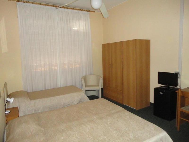 Giappone Inn Parking Hotel Livorno Kültér fotó