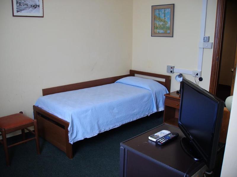 Giappone Inn Parking Hotel Livorno Kültér fotó