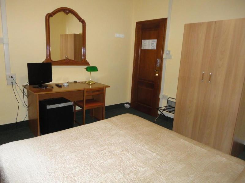 Giappone Inn Parking Hotel Livorno Kültér fotó