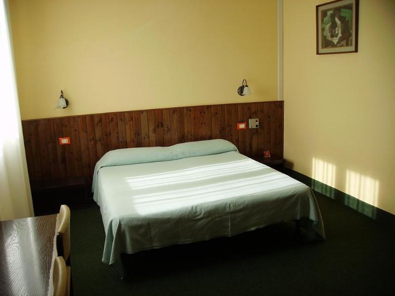 Giappone Inn Parking Hotel Livorno Kültér fotó