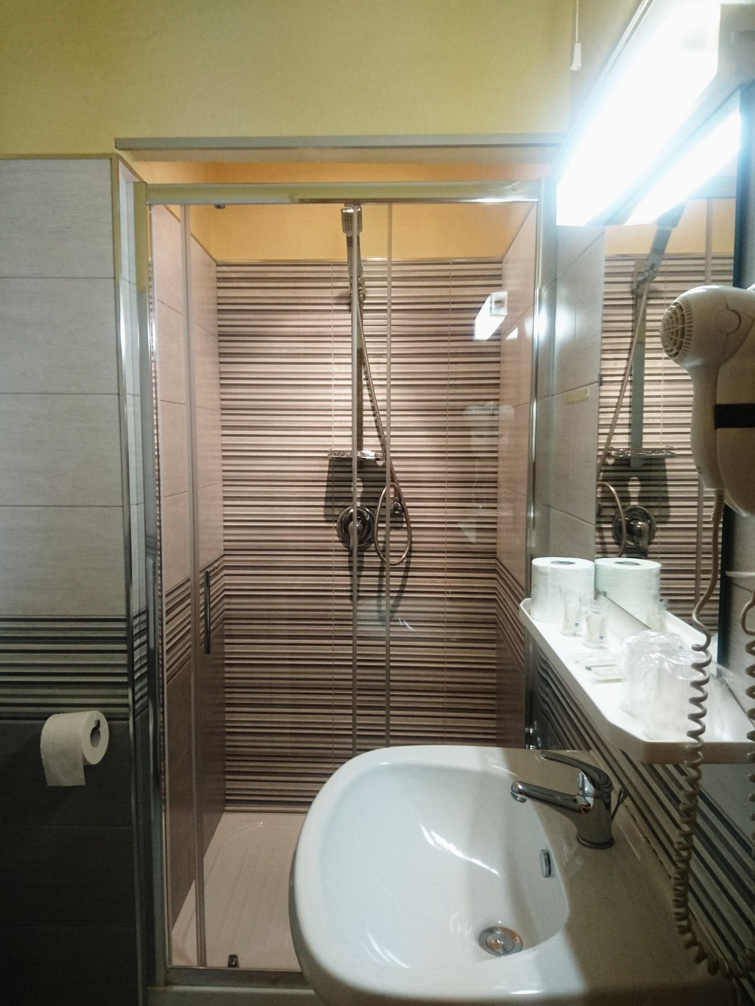Giappone Inn Parking Hotel Livorno Kültér fotó