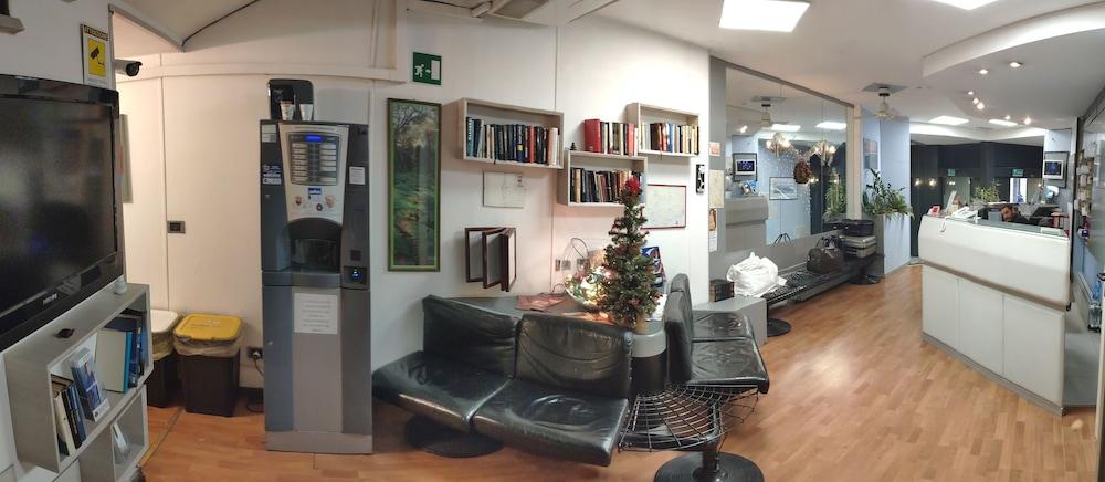 Giappone Inn Parking Hotel Livorno Kültér fotó