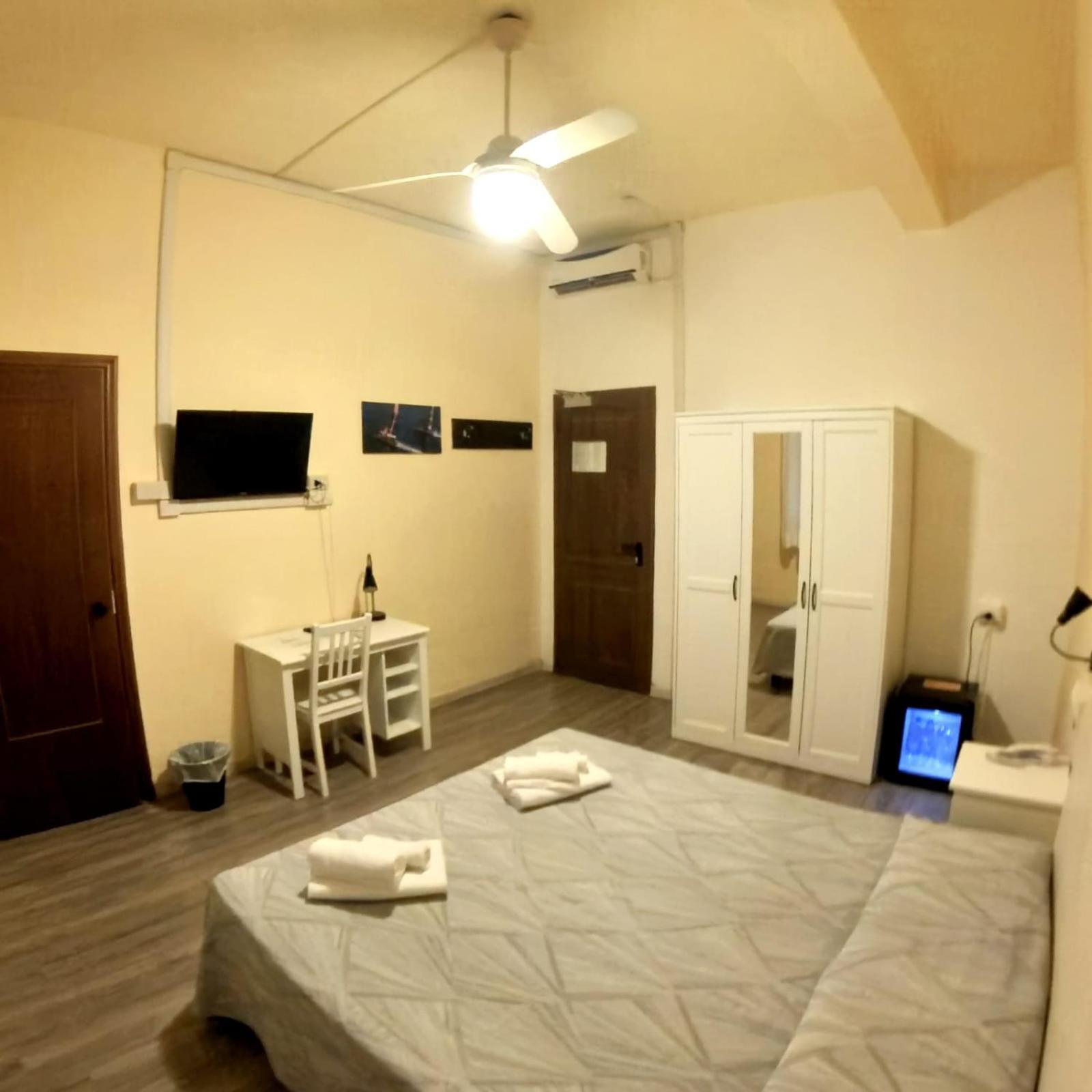 Giappone Inn Parking Hotel Livorno Kültér fotó