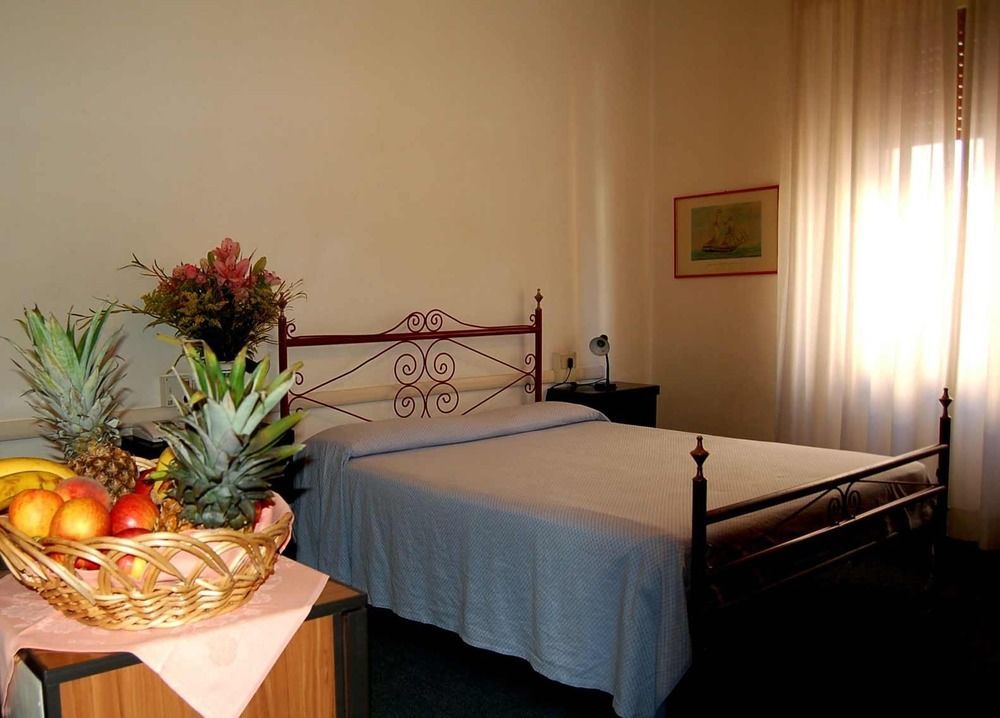 Giappone Inn Parking Hotel Livorno Kültér fotó