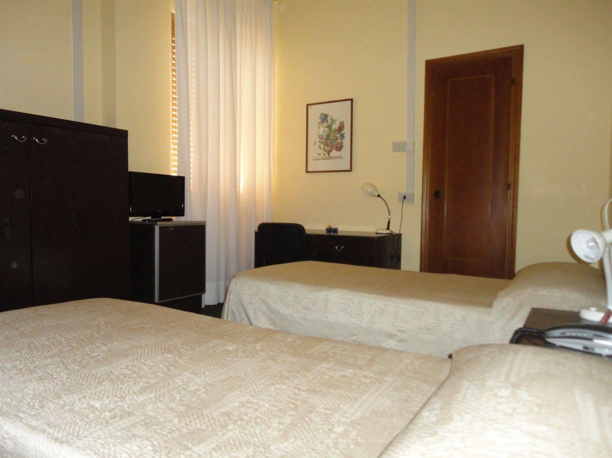 Giappone Inn Parking Hotel Livorno Kültér fotó