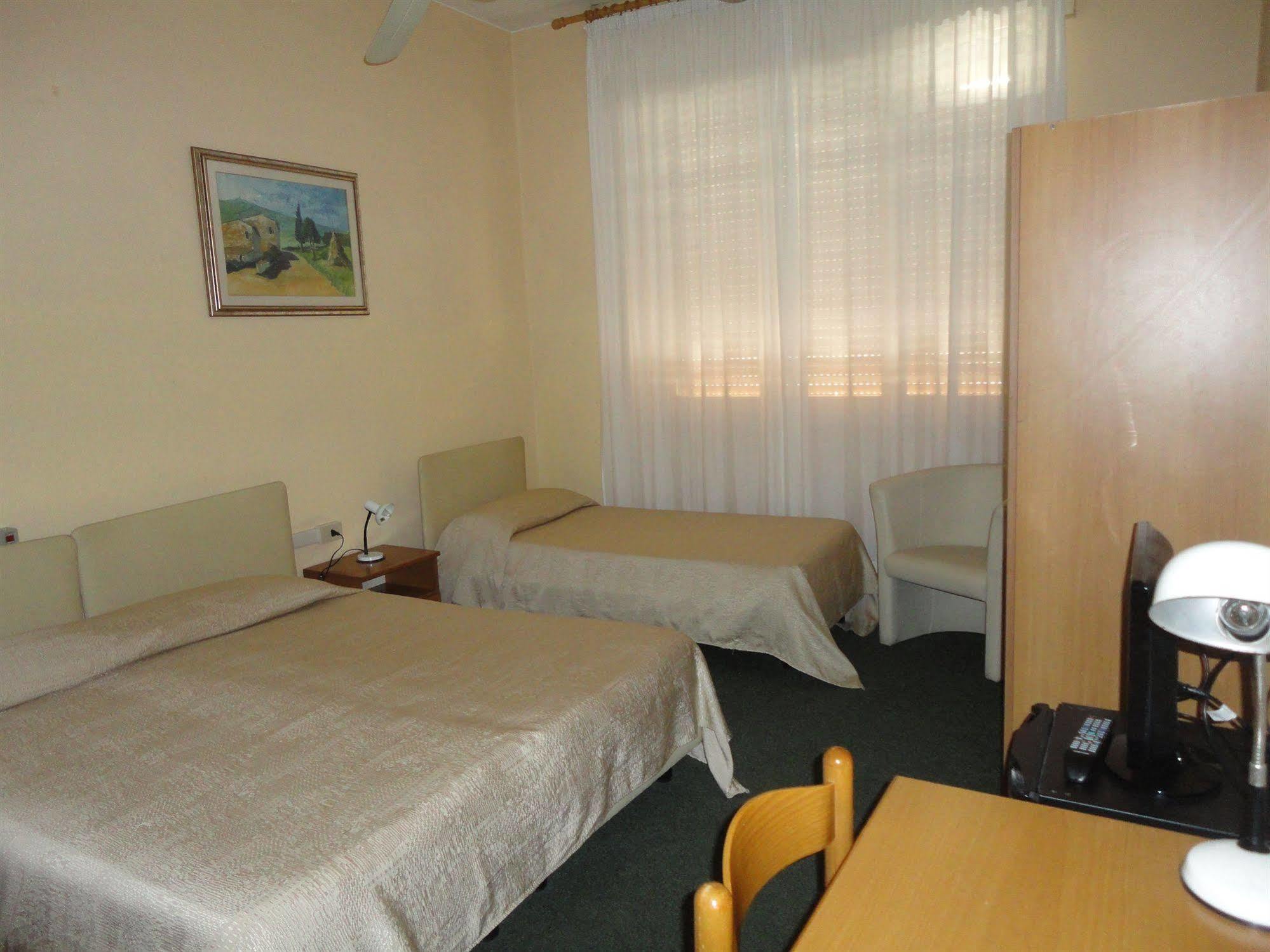 Giappone Inn Parking Hotel Livorno Kültér fotó