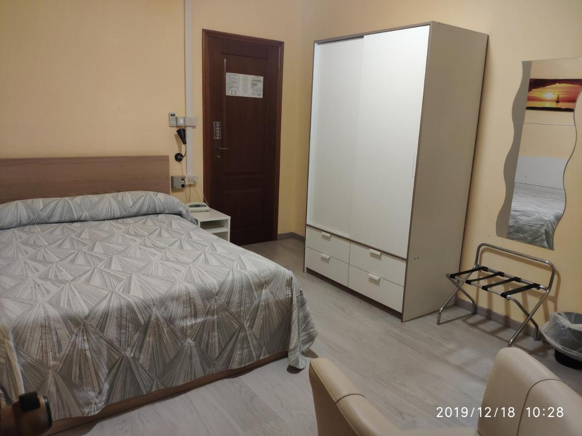Giappone Inn Parking Hotel Livorno Kültér fotó