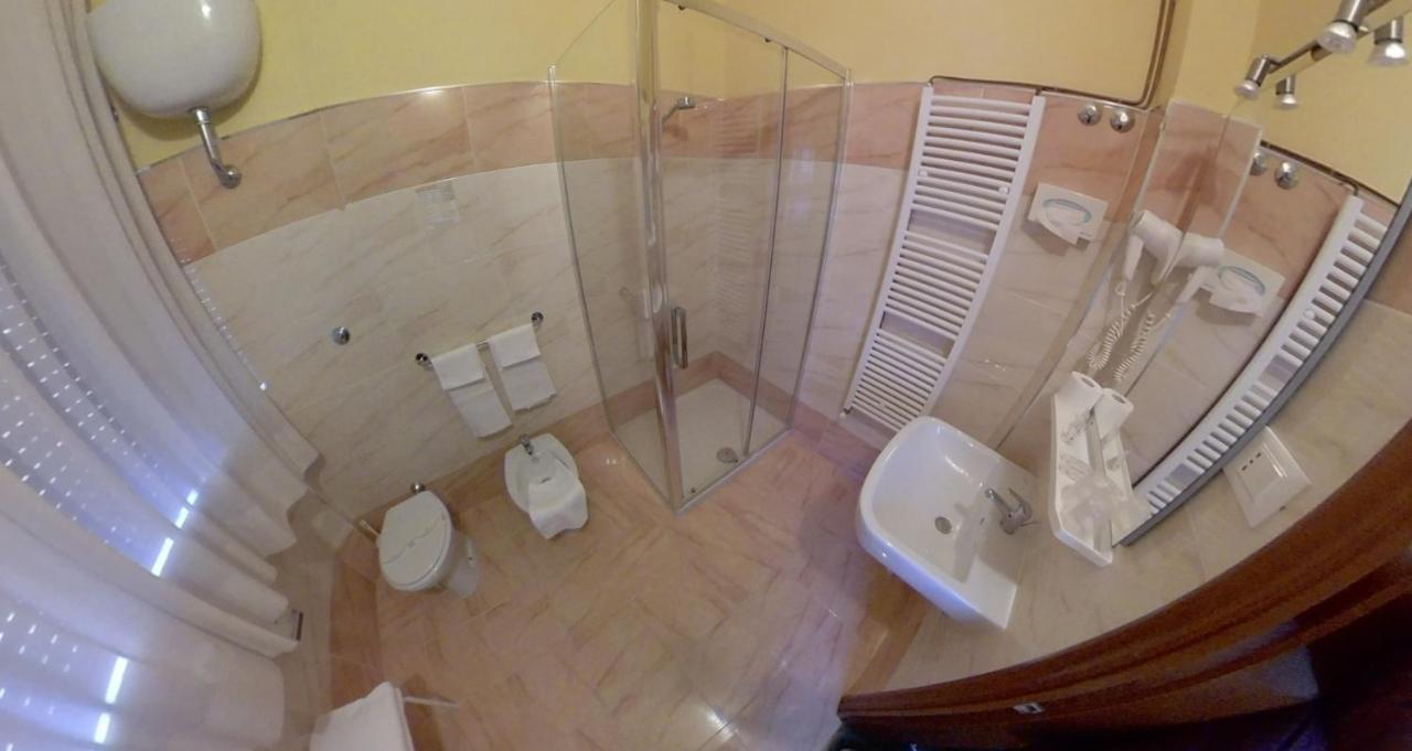 Giappone Inn Parking Hotel Livorno Kültér fotó